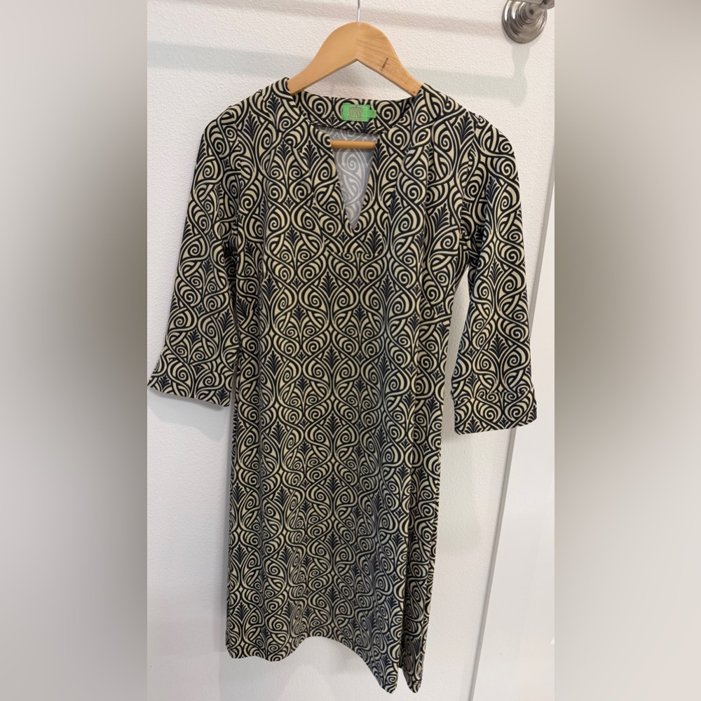 NWOT - Katherine Way - Black & Cream Swirl-Print Midi Dress. - Picture 2 of 9